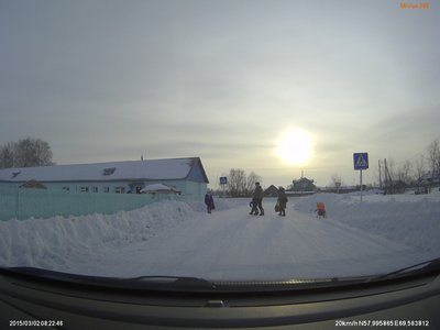 местные идут в школу и садик - всё в одном месте