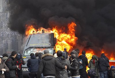 Итальянская молодежь &quot;гадит&quot;