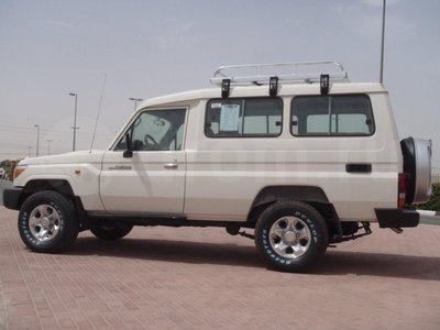 Toyota LandCruiser 76